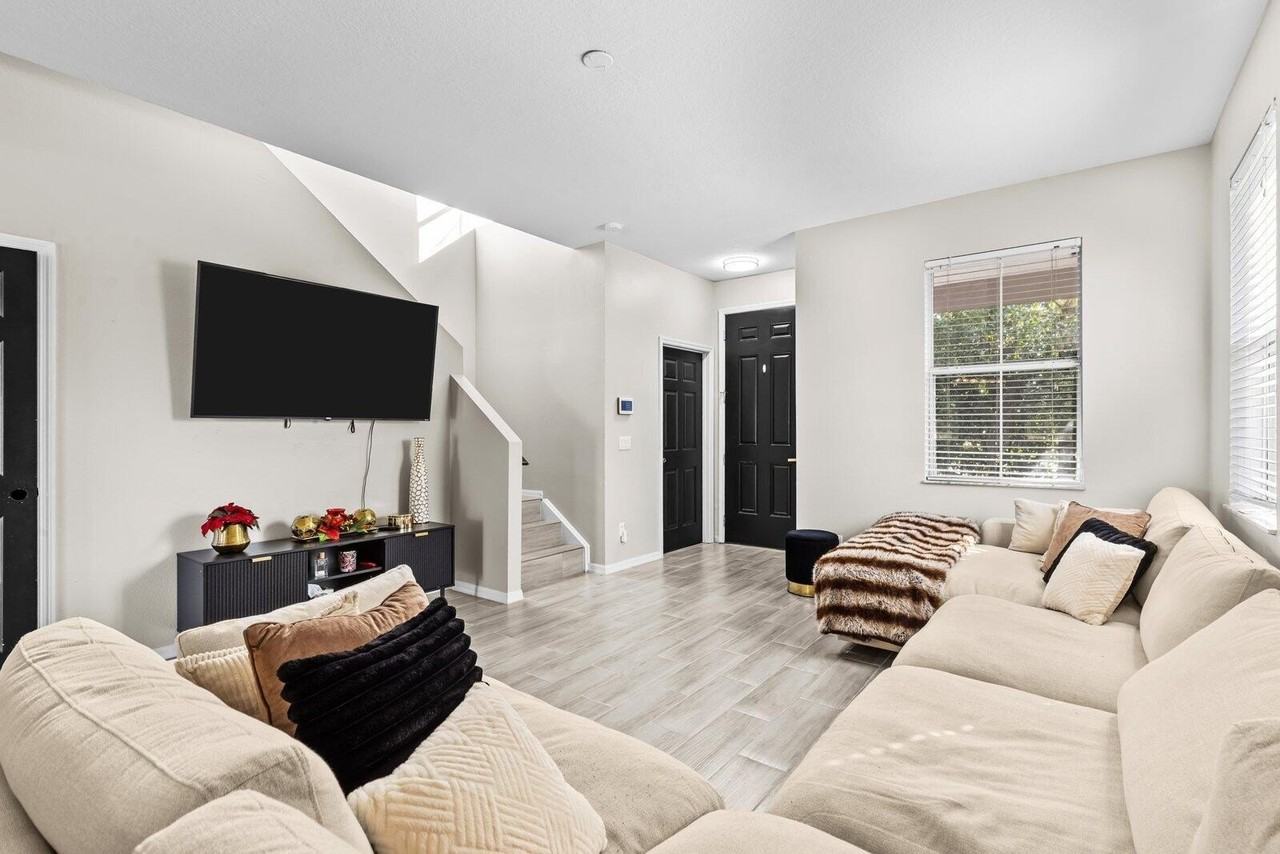 6909 Nw Kowal Ct - Photo 2 of 21