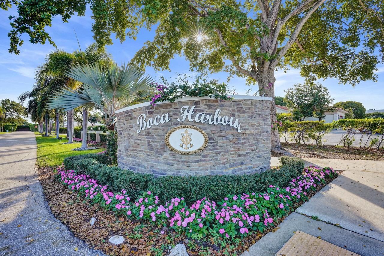 7050 Ne 7th Ave - Photo 3 of 25