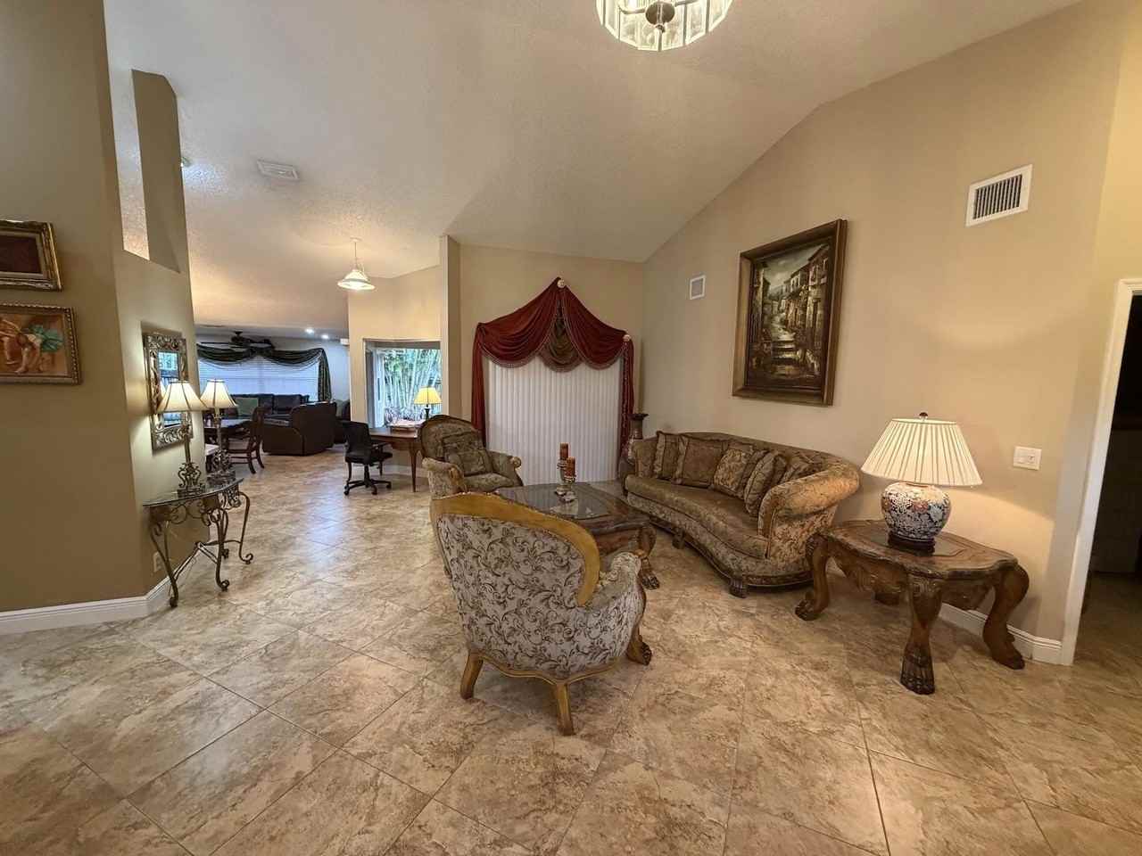 13814 Callington Dr - Photo 3 of 9