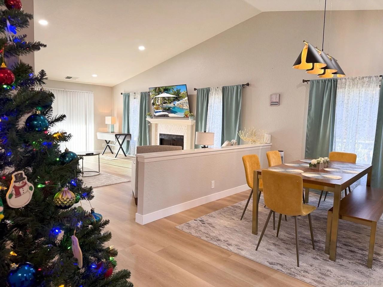 1457 Fallsview Pl - Photo 2 of 39