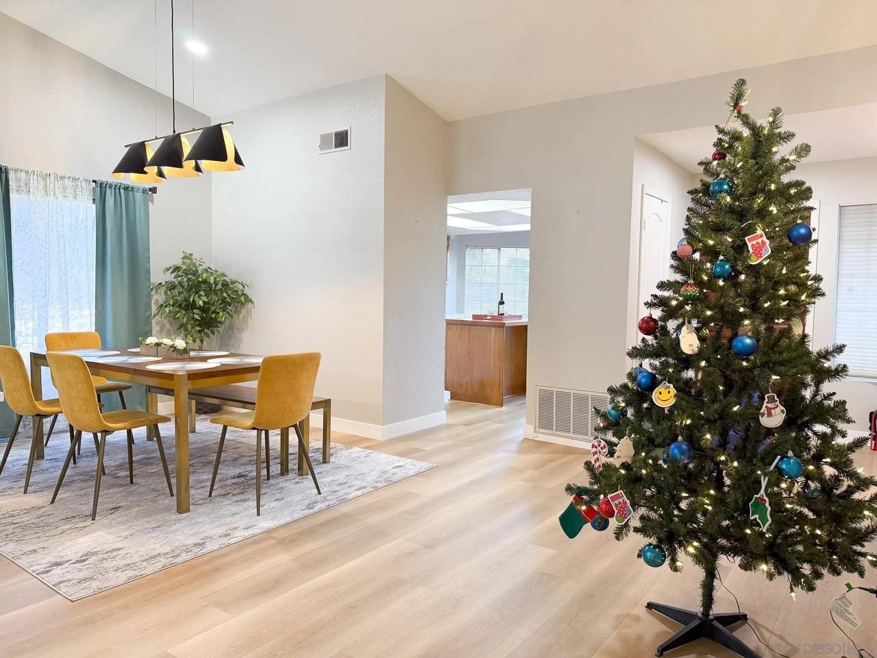 1457 Fallsview Pl - Photo 3 of 39