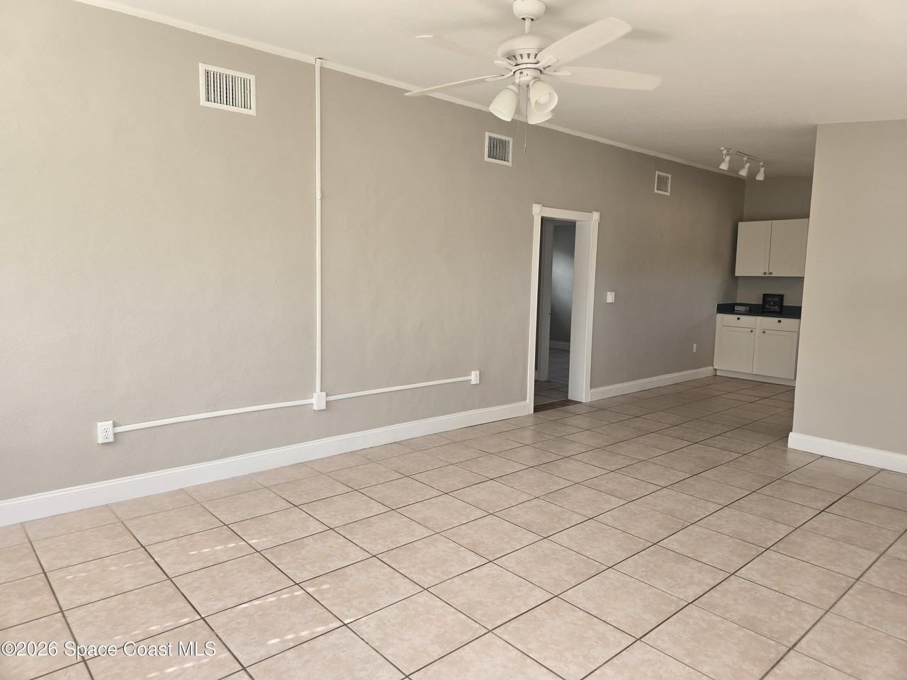 910 S Orlando Ave - Photo 5 of 28