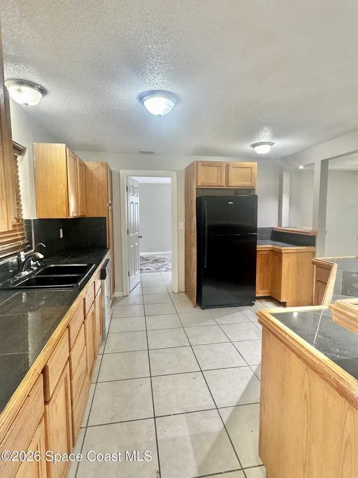 2444 Victor Rd - Photo 3 of 31