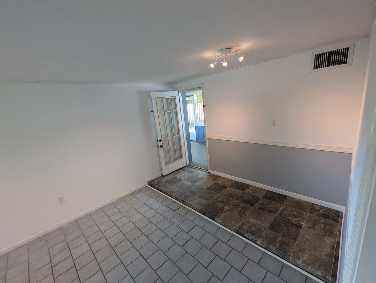 12 Matanzas Cir - Photo 7 of 17