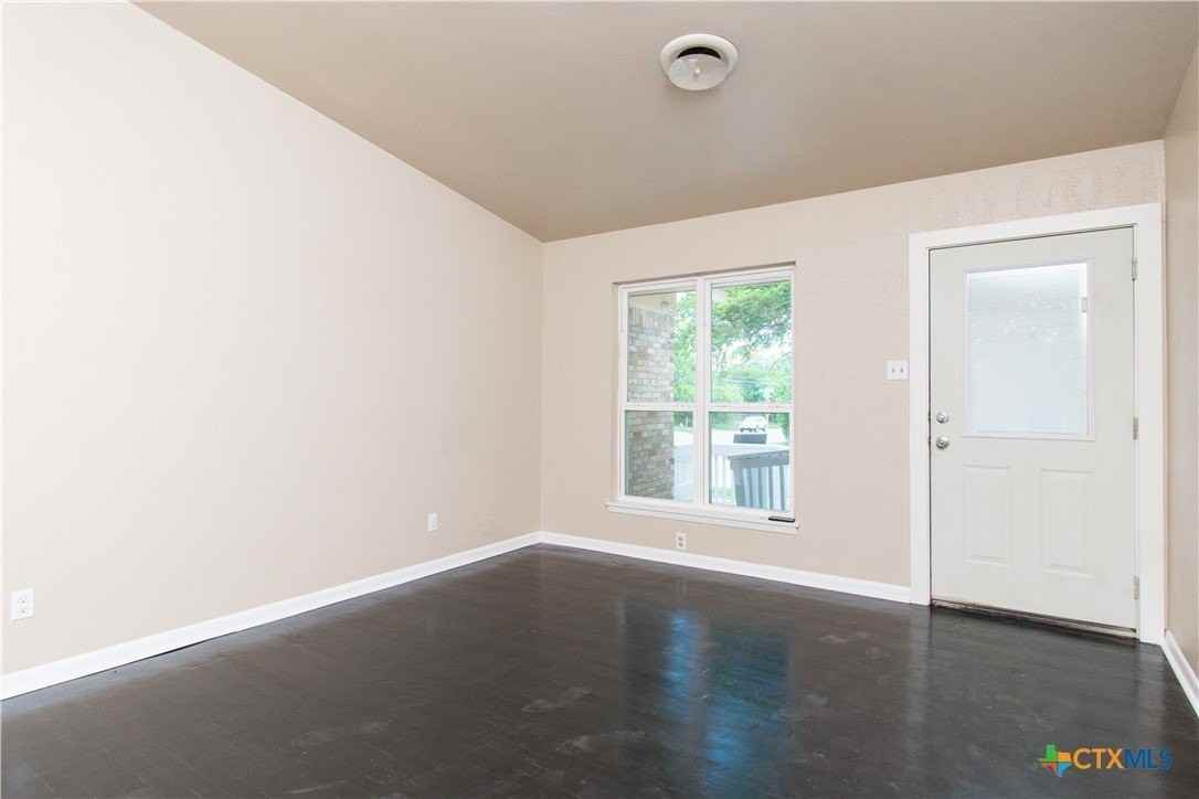 1312 Stephen St - Photo 3 of 19