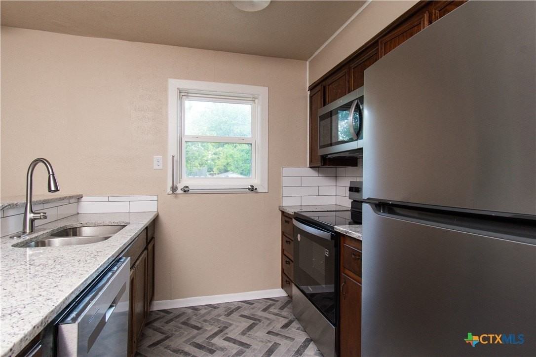 1312 Stephen St - Photo 7 of 19