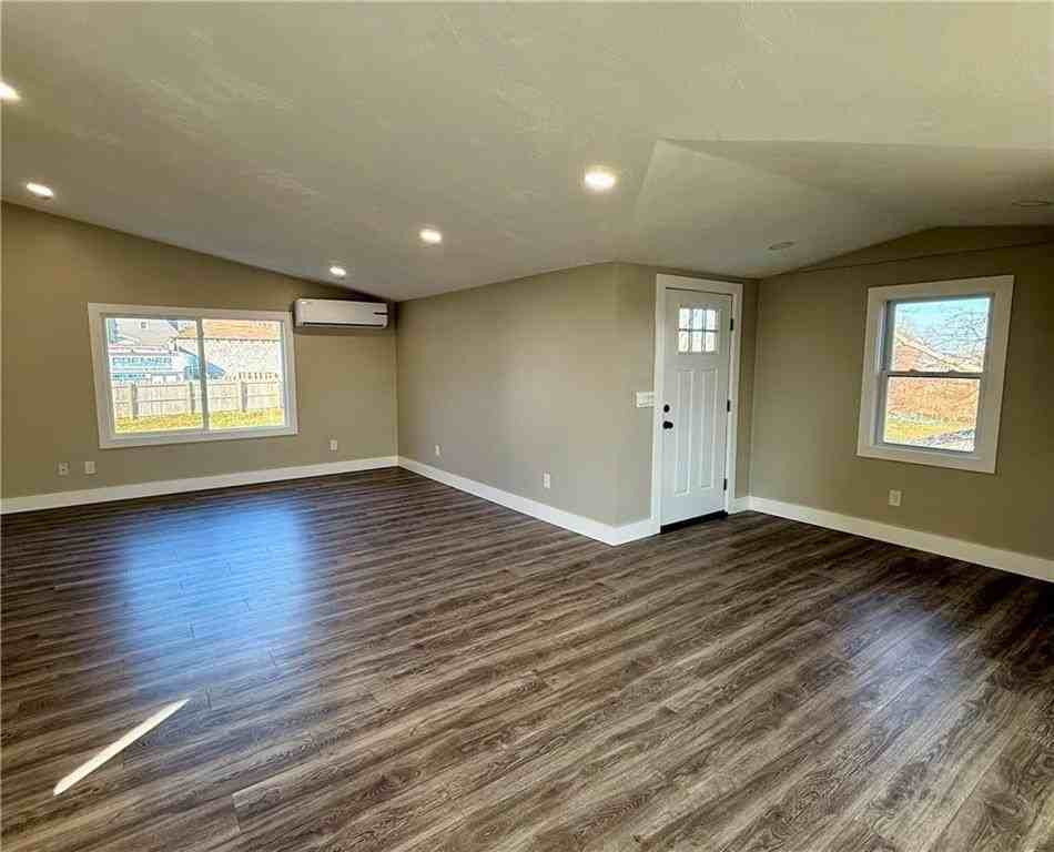 28 Kitchener St - Photo 7 of 22