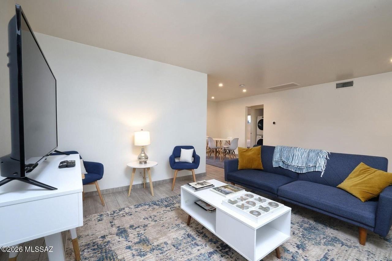 2039 E 8th St - Photo 4 of 16