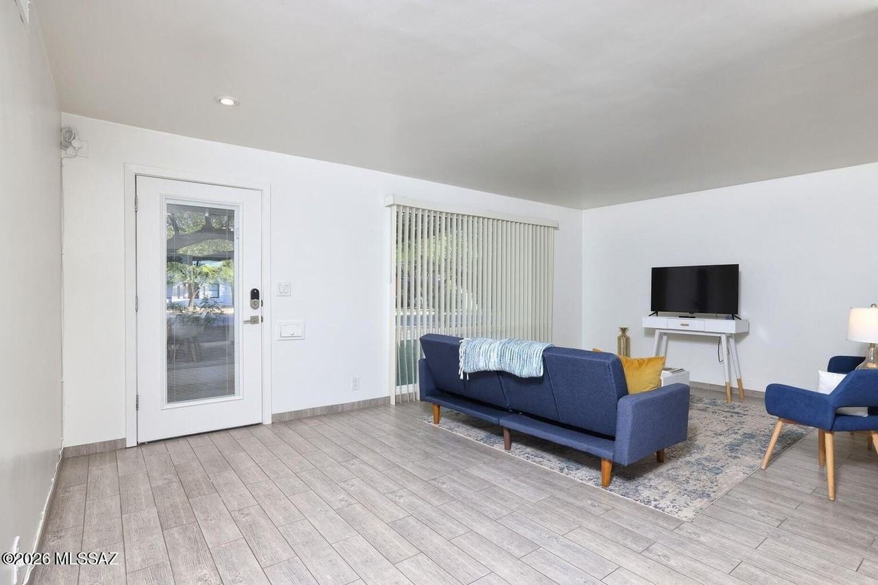 2039 E 8th St - Photo 5 of 16