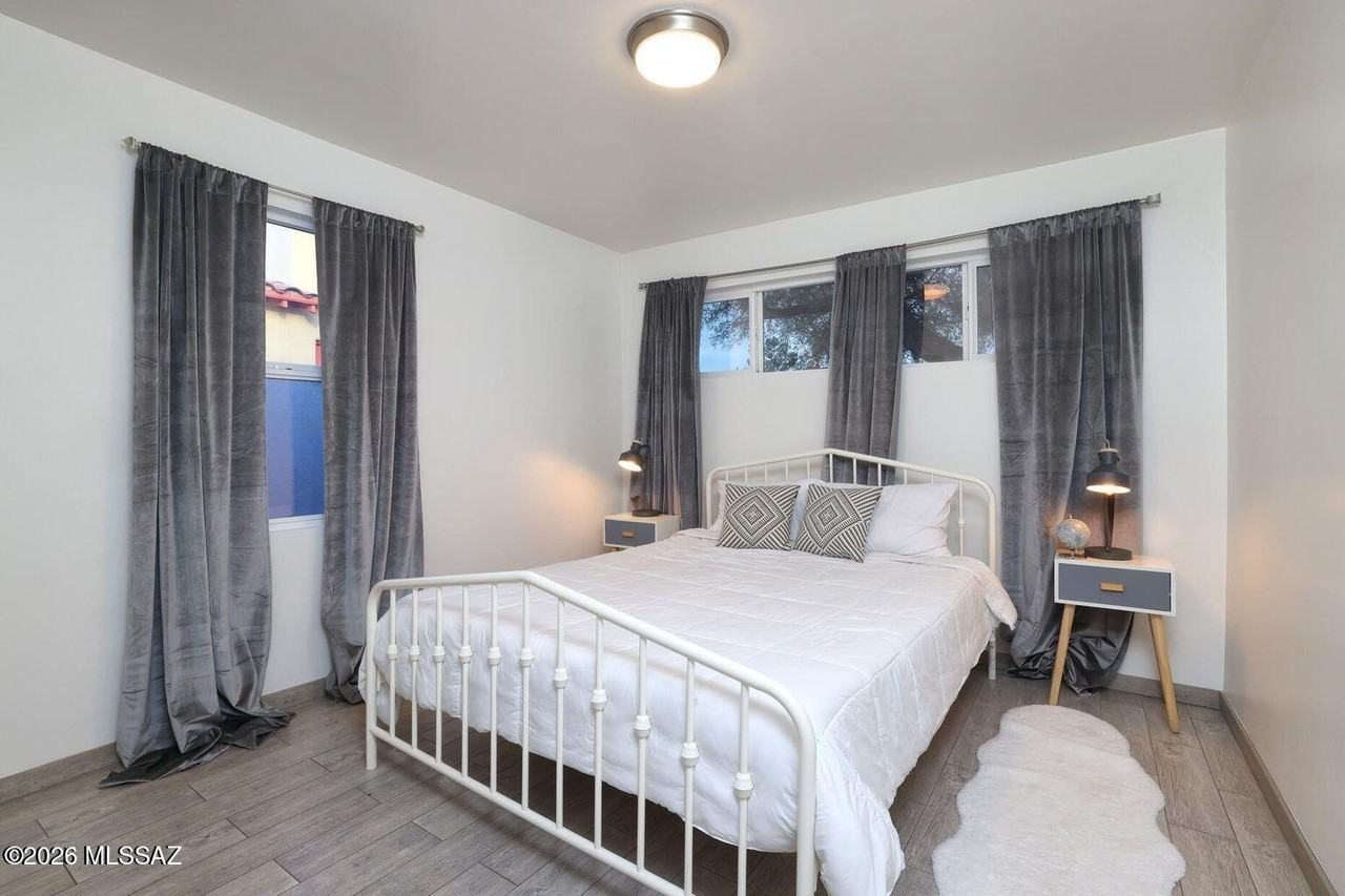 2039 E 8th St - Photo 6 of 16