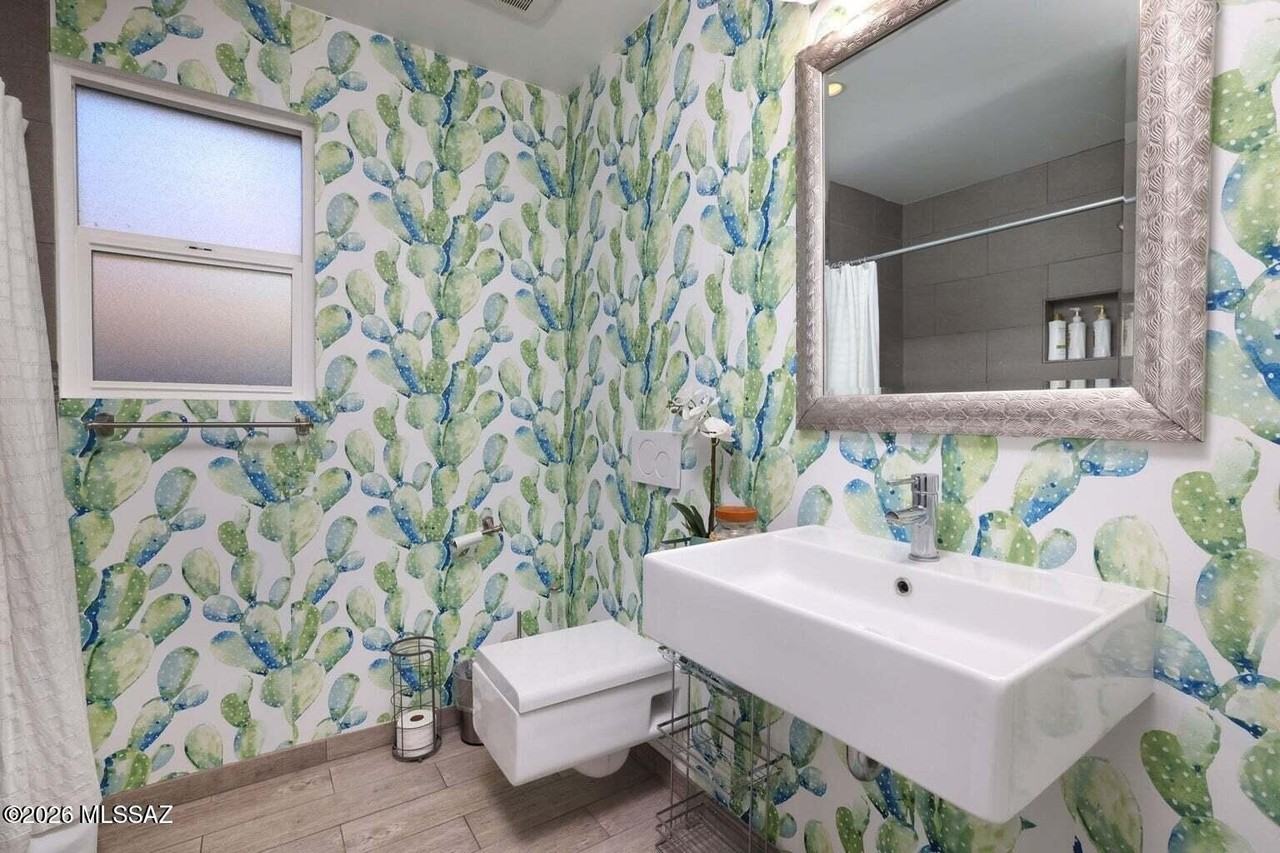 2039 E 8th St - Photo 7 of 16