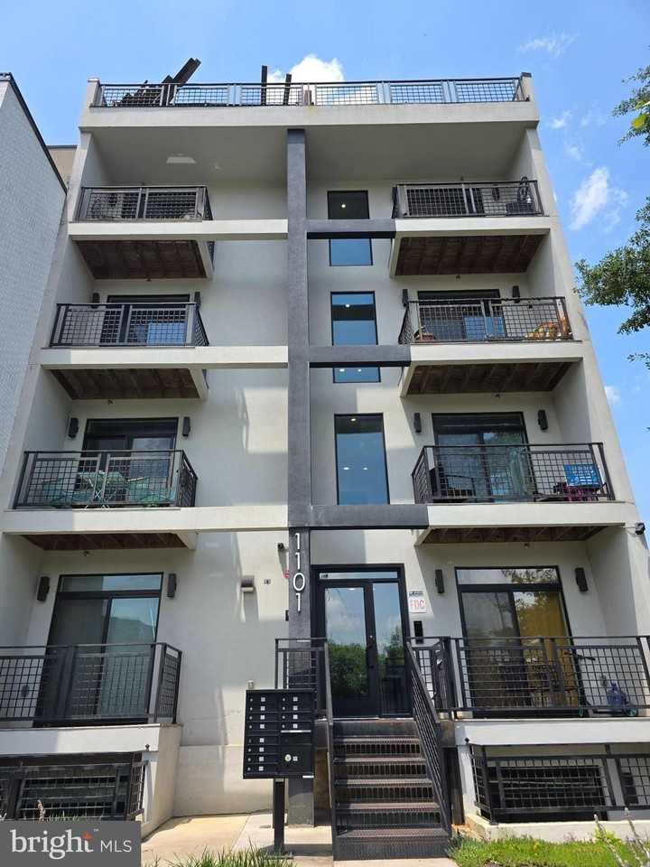 1101 Fern St Nw Unit 301 #301 - Photo 2 of 25