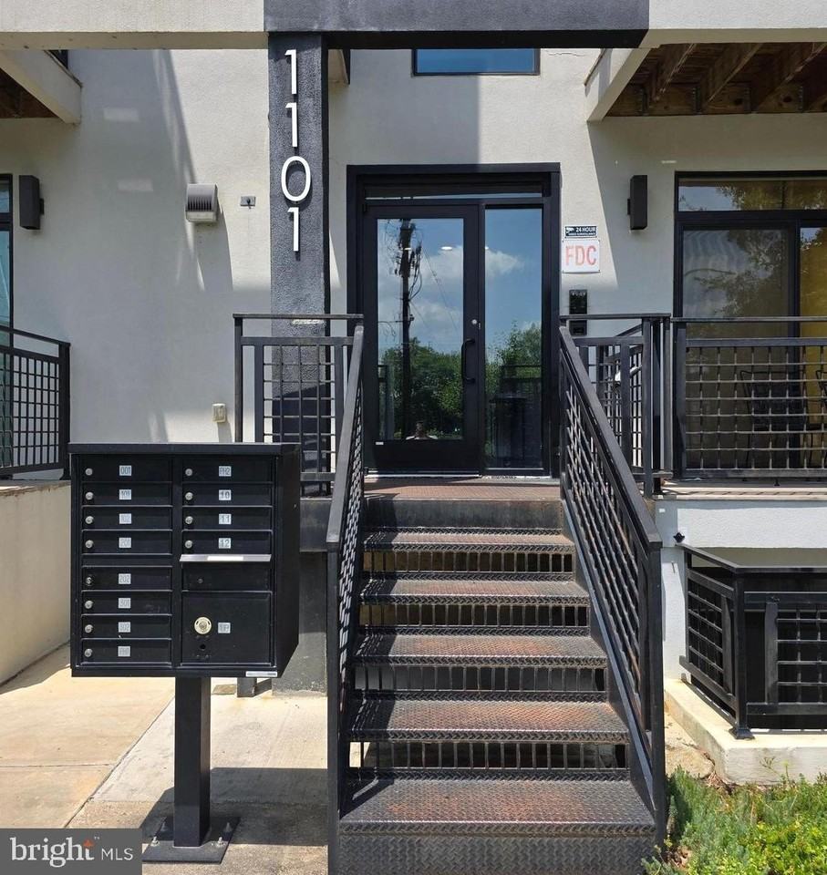 1101 Fern St Nw Unit 301 #301 - Photo 3 of 25