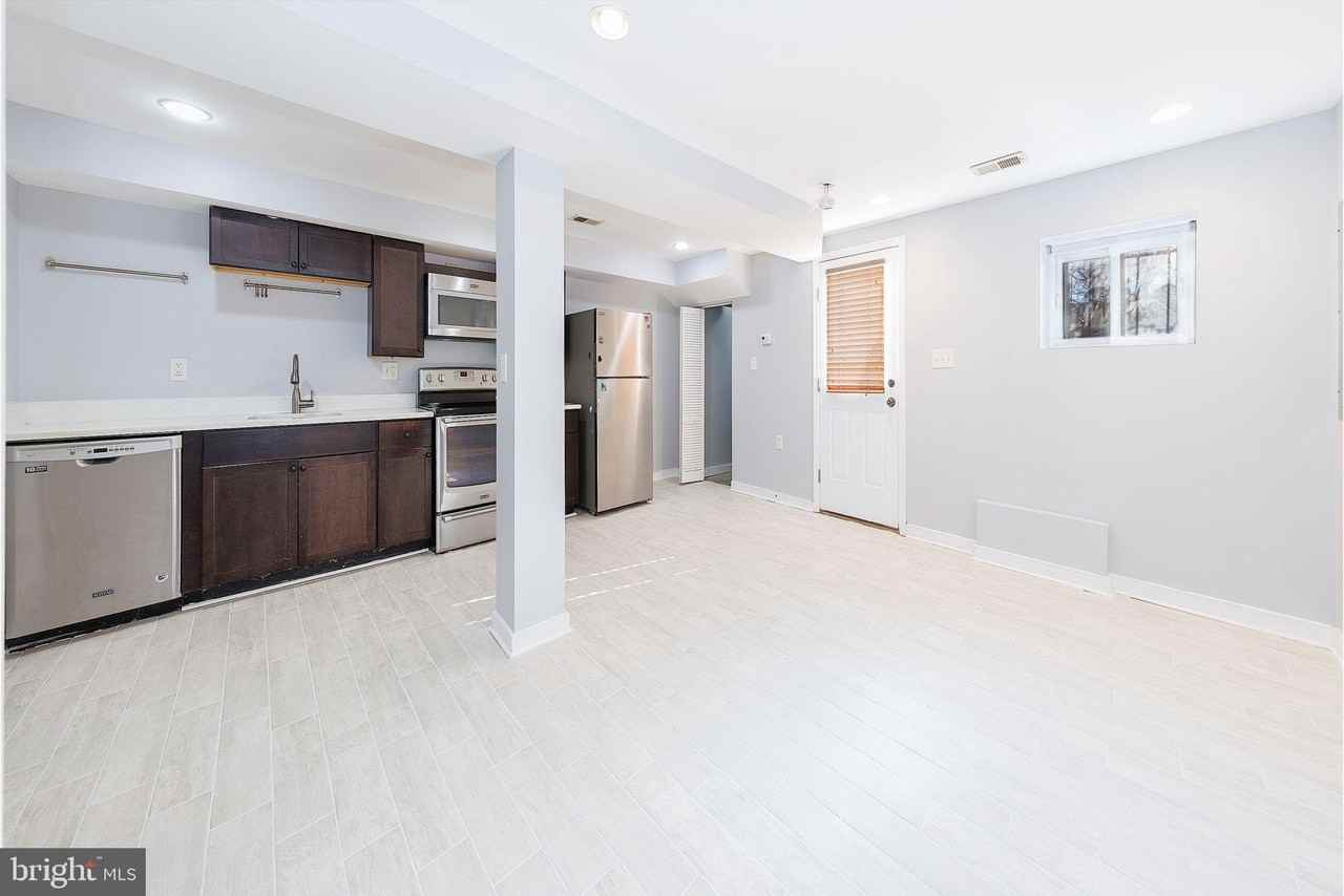 117 R St Nw Unit 2 #2 - Photo 3 of 35