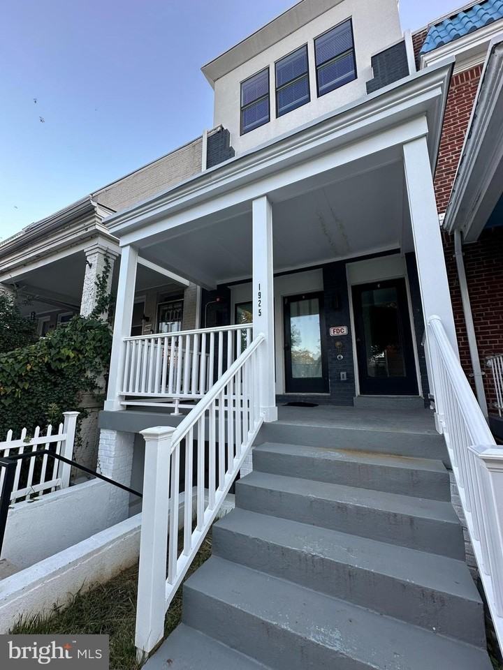 1925 H St Ne Unit 3 #3 - Photo 2 of 33