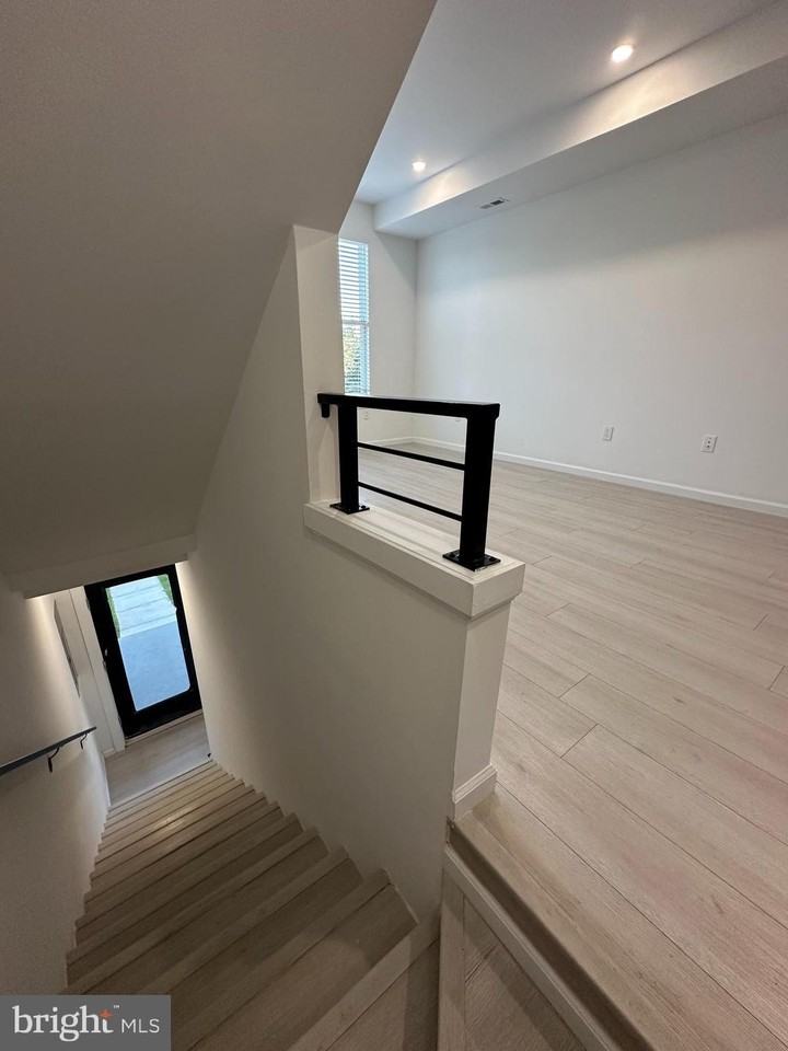 1925 H St Ne Unit 3 #3 - Photo 3 of 33