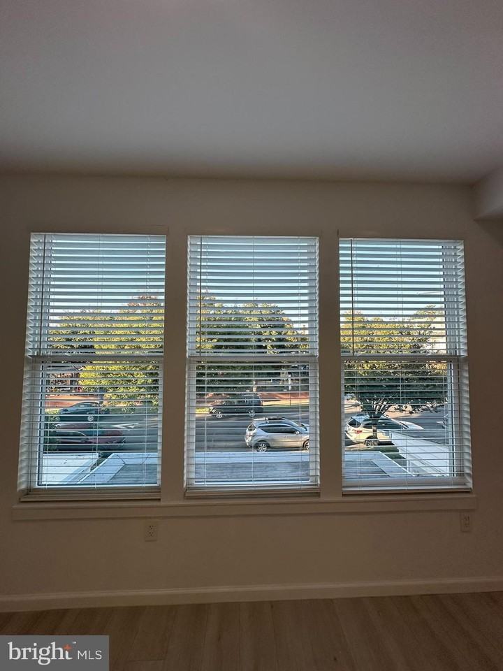 1925 H St Ne Unit 3 #3 - Photo 6 of 33