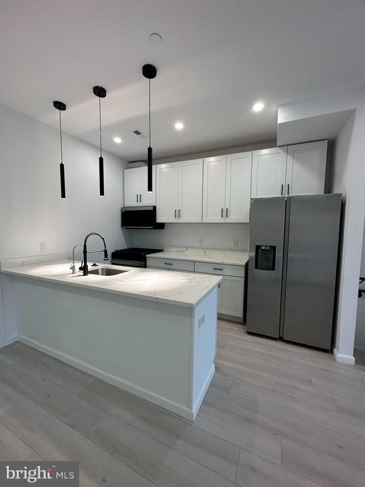 1925 H St Ne Unit 3 #3 - Photo 7 of 33