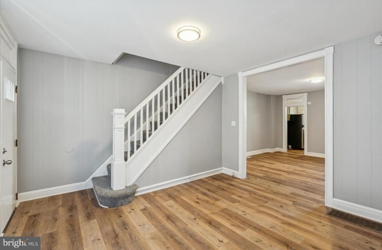 30 N Abington Ave - Photo 2 of 22