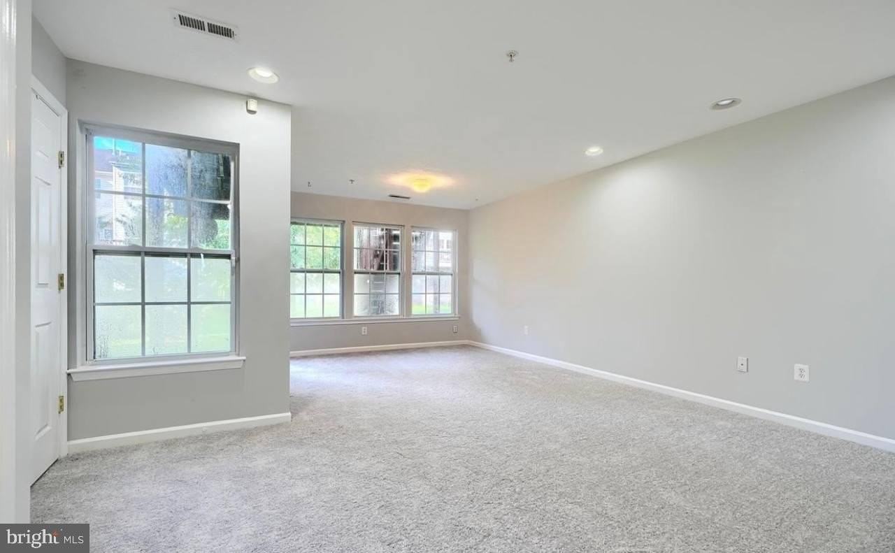 9863 Decatur Rd - Photo 5 of 33