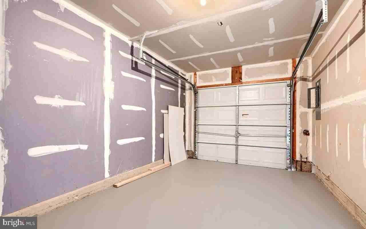 9863 Decatur Rd - Photo 7 of 33