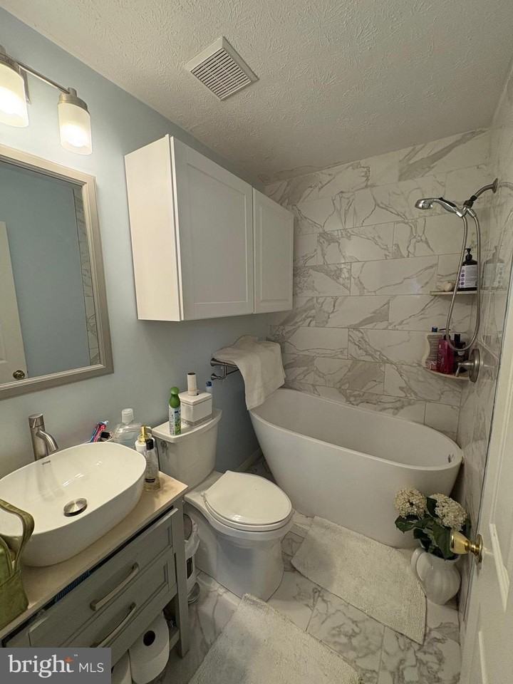 7148 Natures Rd - Photo 4 of 49