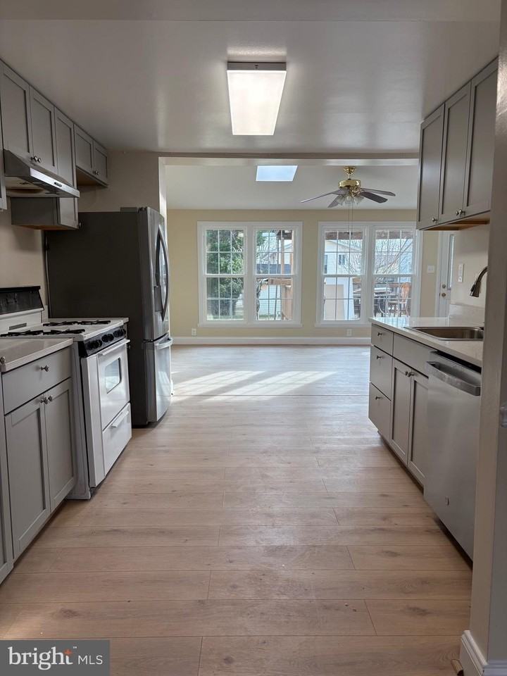 4106 Ferrara Dr - Photo 3 of 23