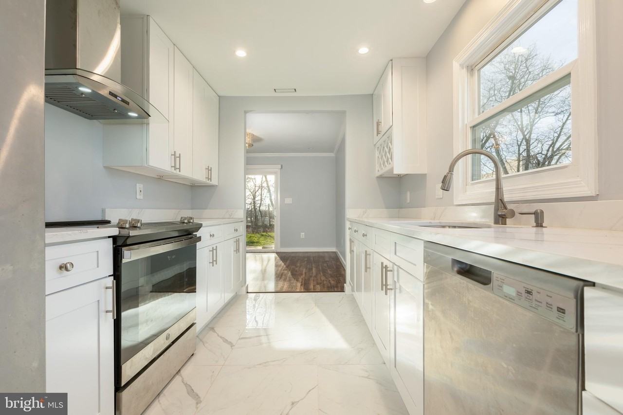 1959 Lewis Ave - Photo 6 of 34