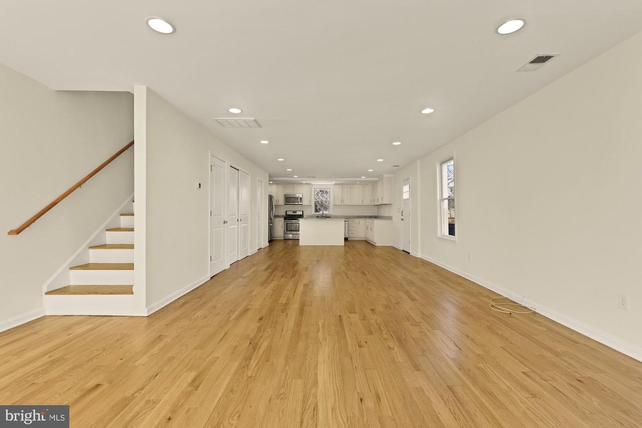 4606 40th St - Photo 2 of 33