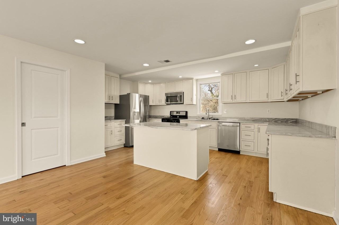 4606 40th St - Photo 4 of 33