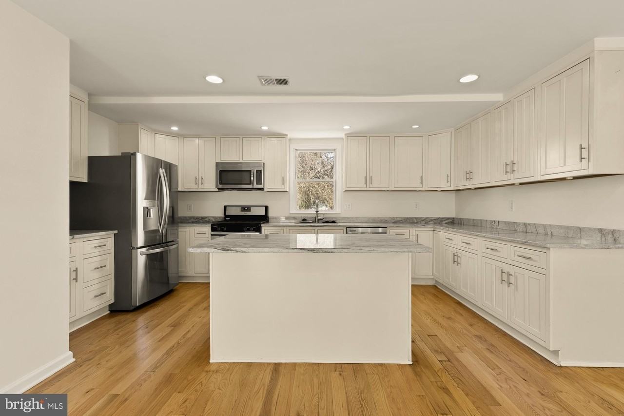 4606 40th St - Photo 5 of 33