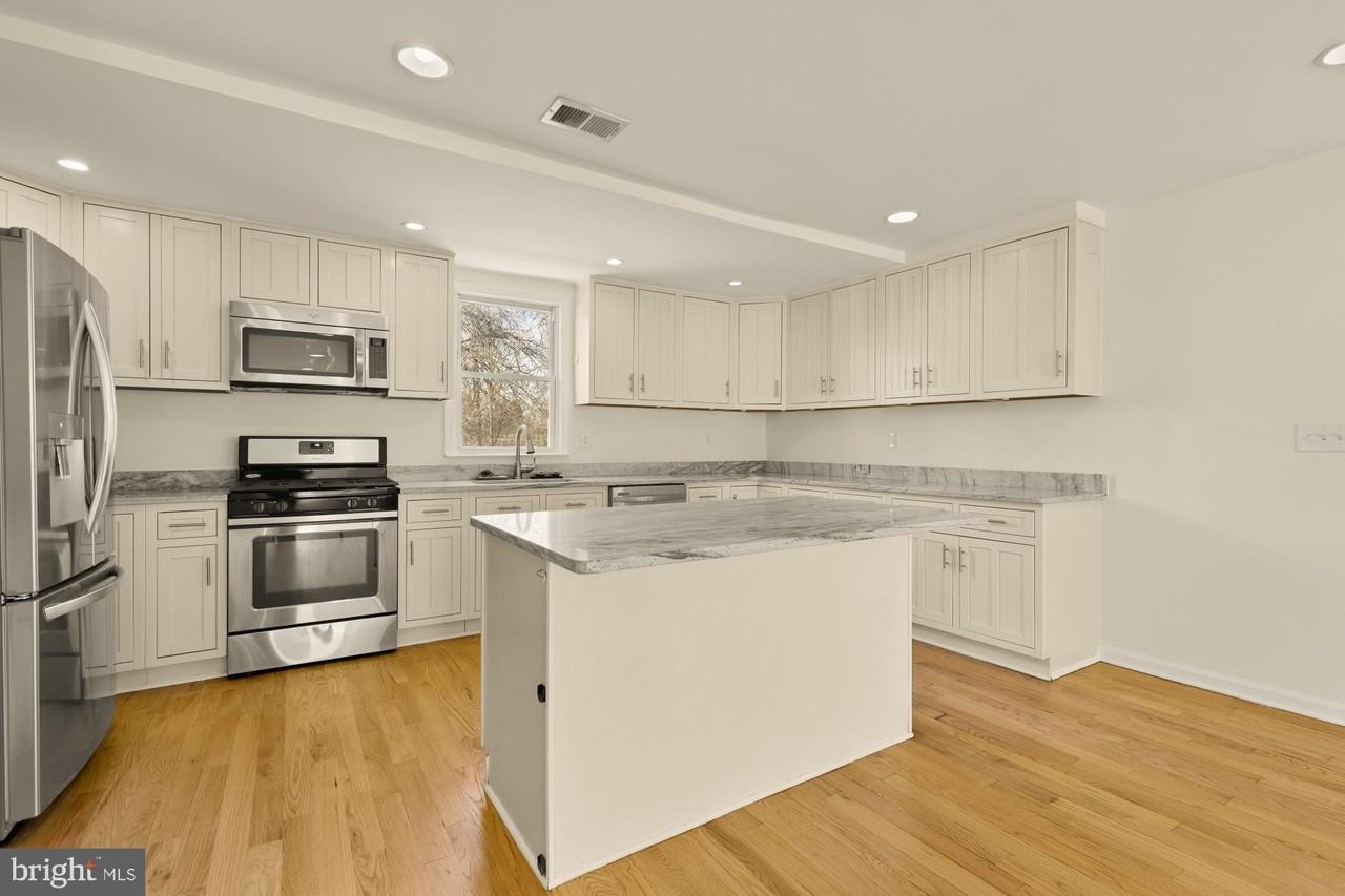 4606 40th St - Photo 6 of 33