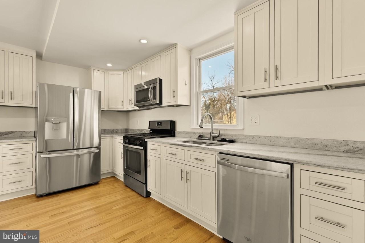 4606 40th St - Photo 7 of 33