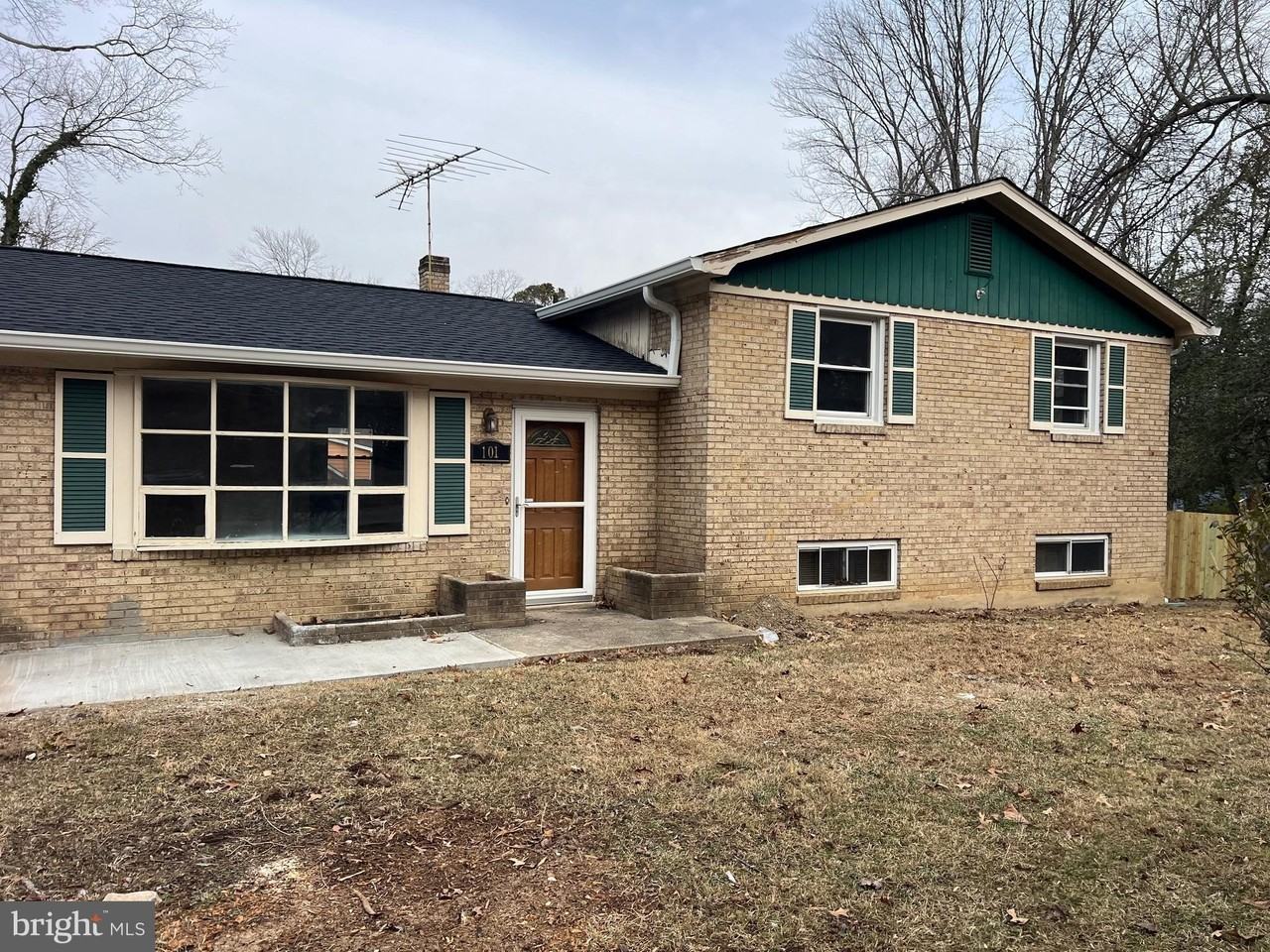 101 Captain Brendt Dr - Photo 2 of 19