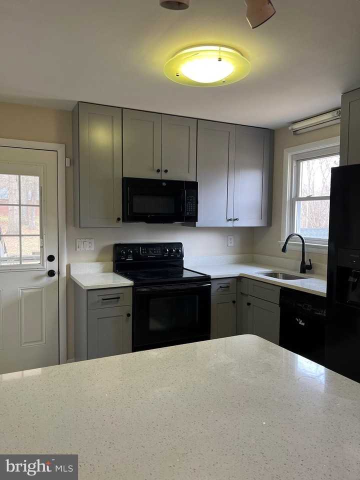 101 Captain Brendt Dr - Photo 4 of 19