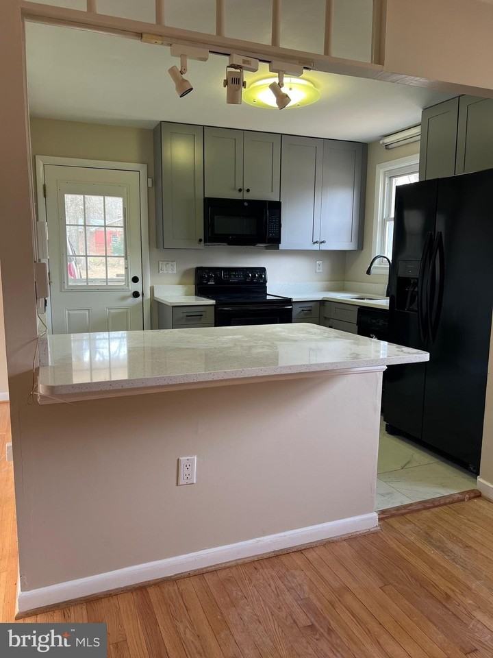 101 Captain Brendt Dr - Photo 5 of 19