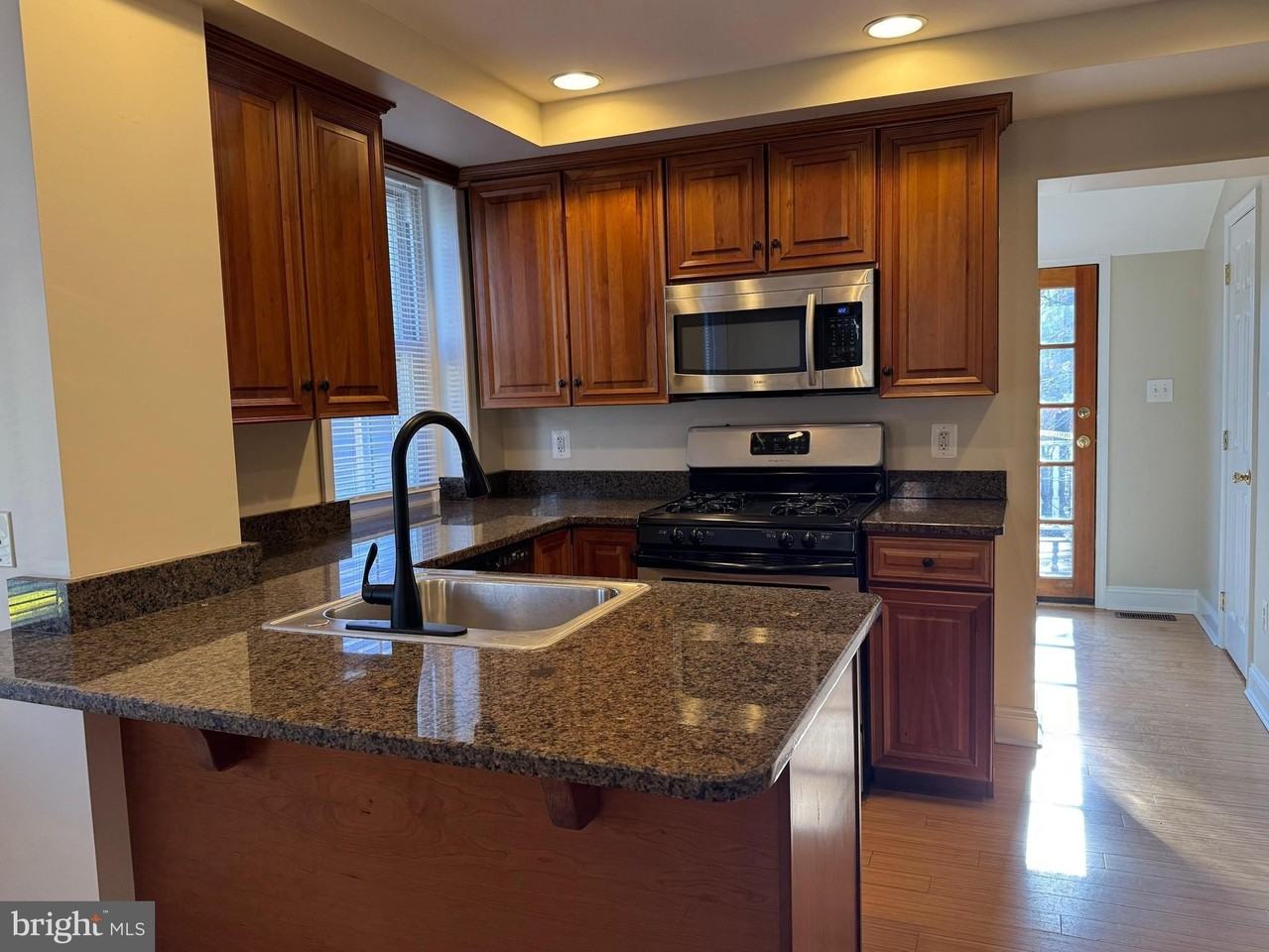 444 Washington Ave - Photo 5 of 24