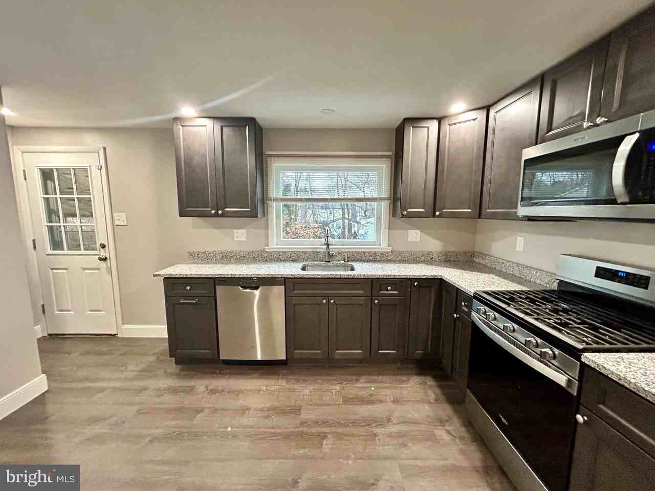 528 Harding Ave - Photo 4 of 16