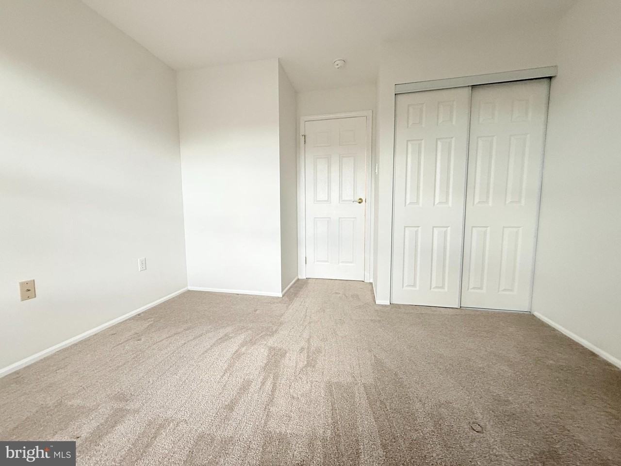 301 Society Pl - Photo 5 of 11