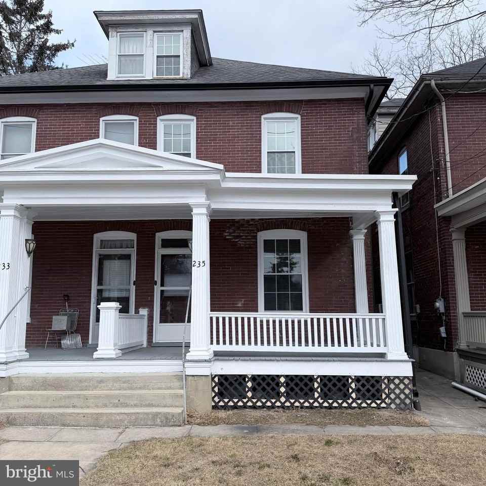 235 Park Ave - Photo 2 of 33