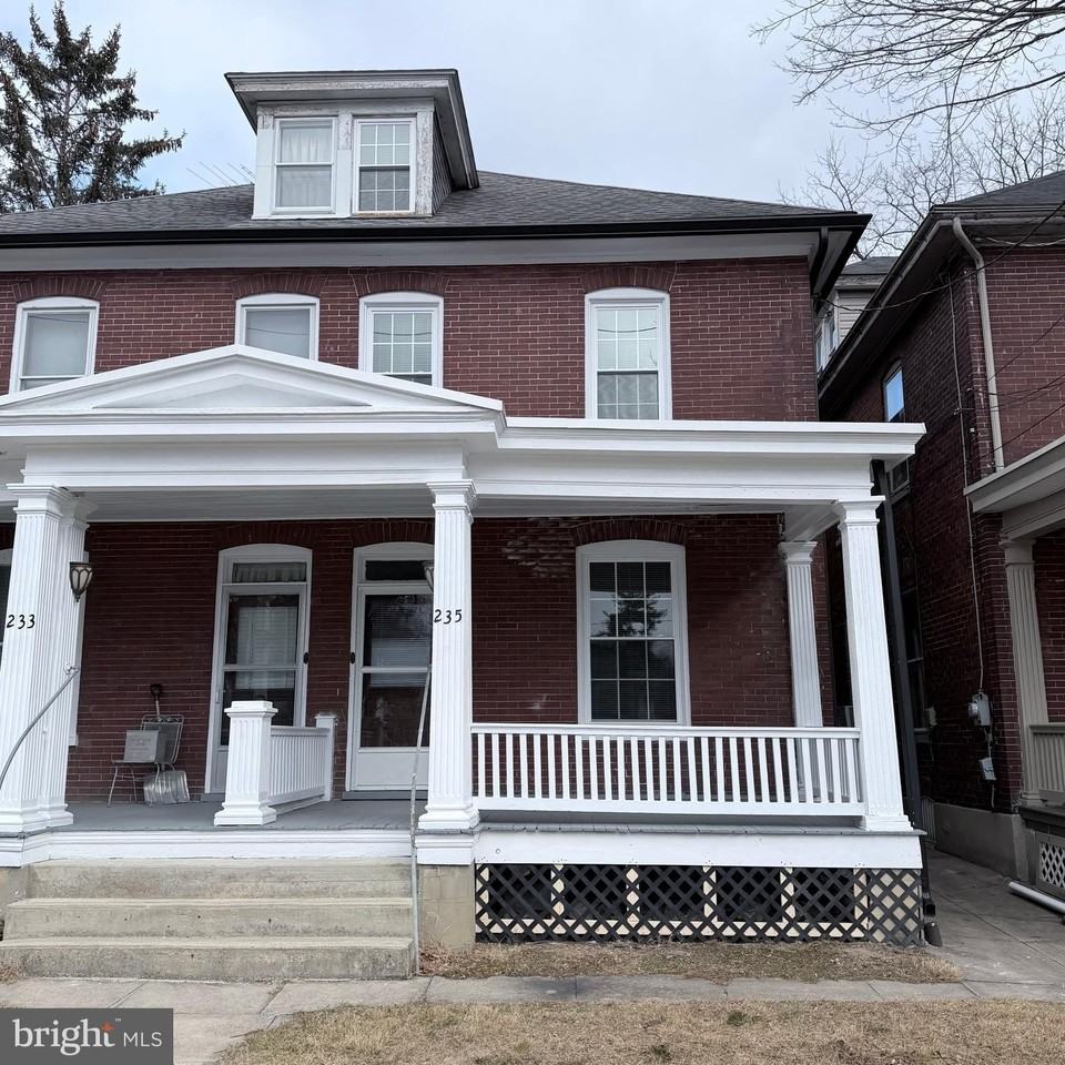 235 Park Ave - Photo 3 of 33