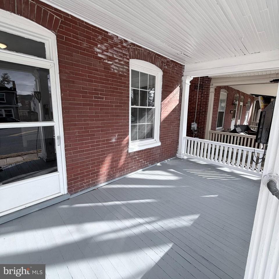 235 Park Ave - Photo 4 of 33