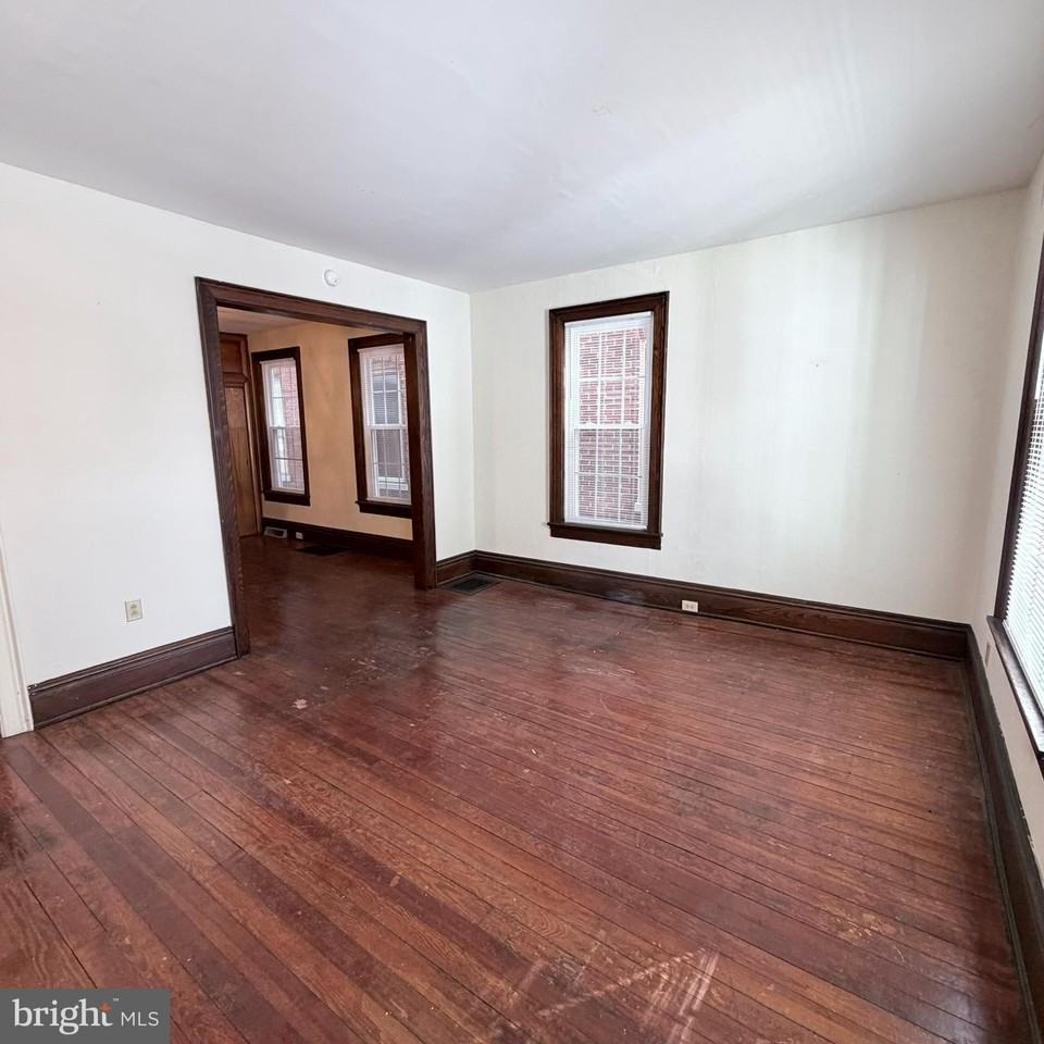 235 Park Ave - Photo 6 of 33