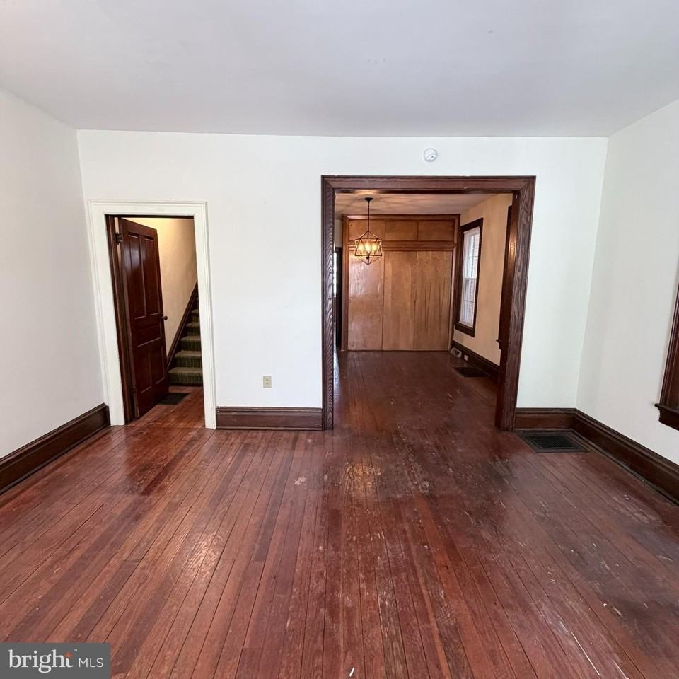 235 Park Ave - Photo 7 of 33