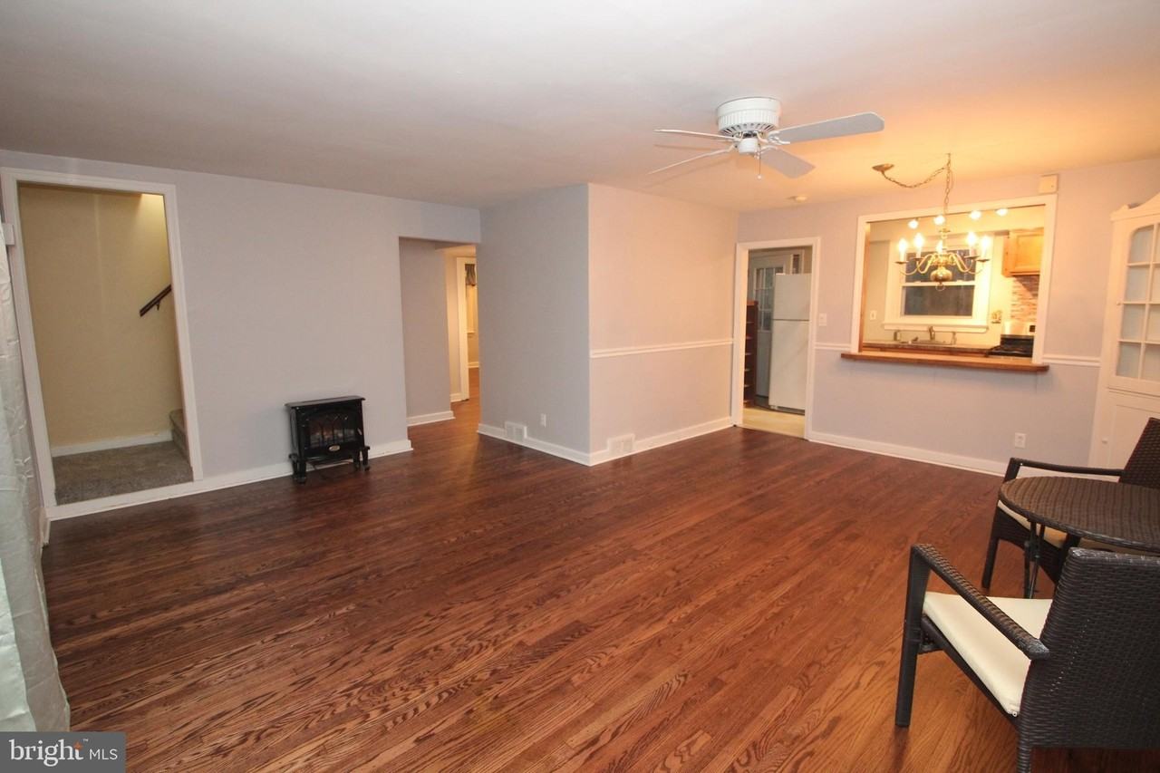 2448 Pershing Ave - Photo 4 of 23