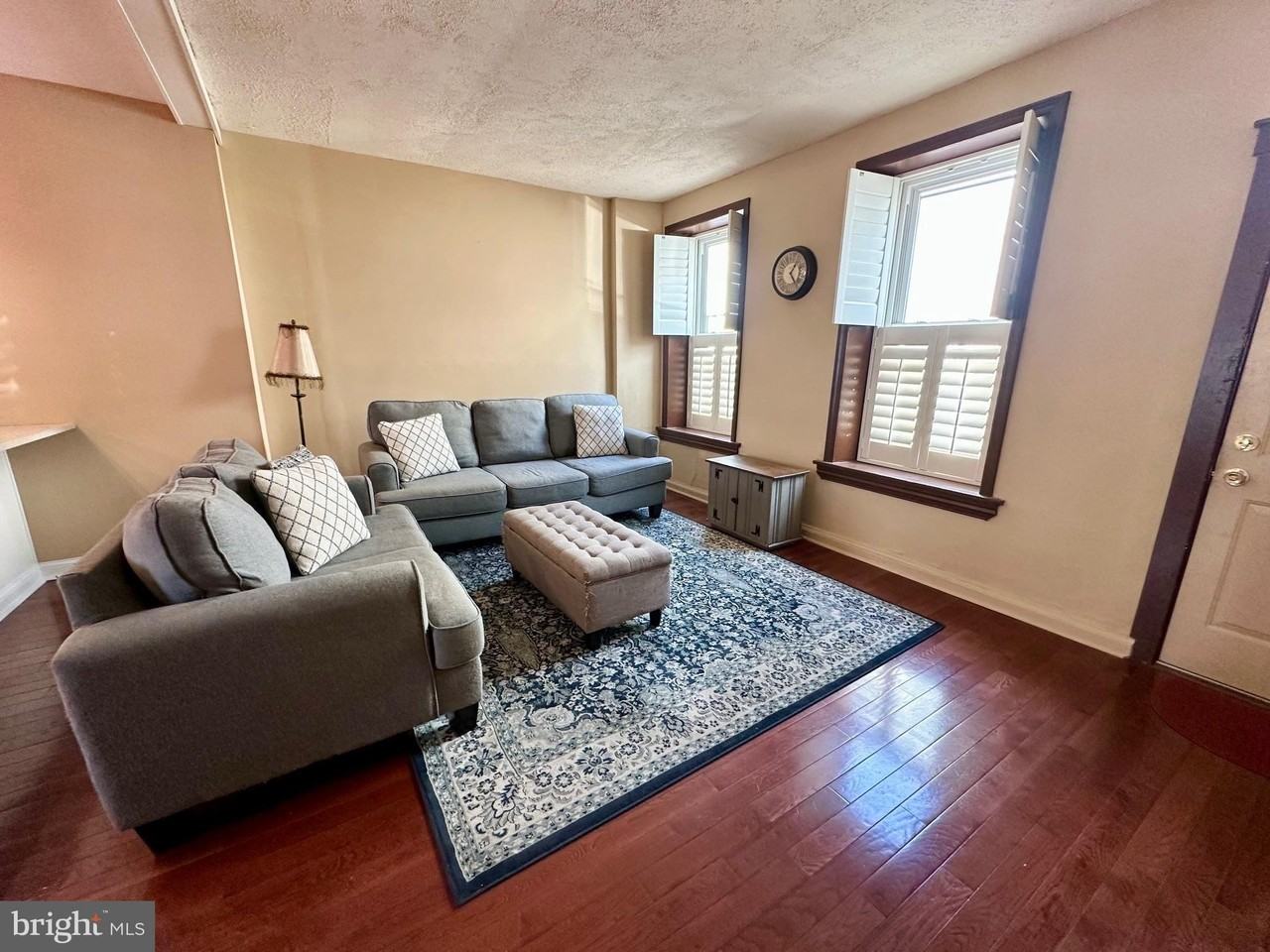 3922 Manor St - Photo 4 of 30