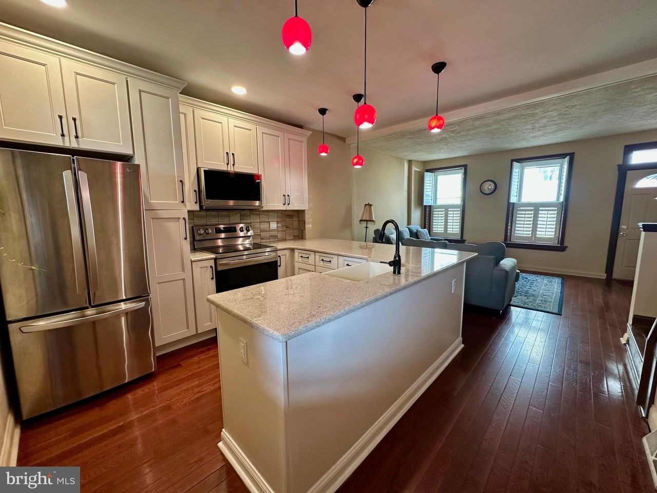 3922 Manor St - Photo 7 of 30