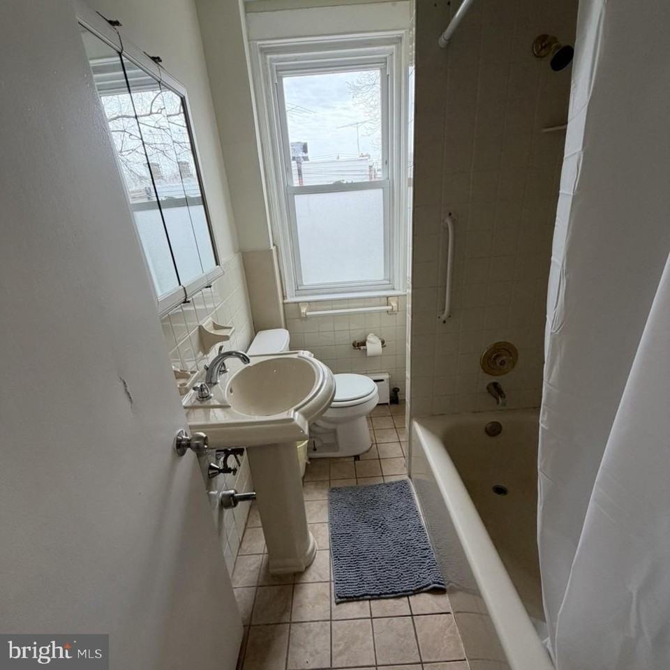 929 Edgemore Rd - Photo 6 of 16