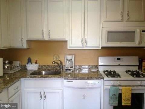 3515 Washington Blvd Apt 412 #412 - Photo 4 of 12