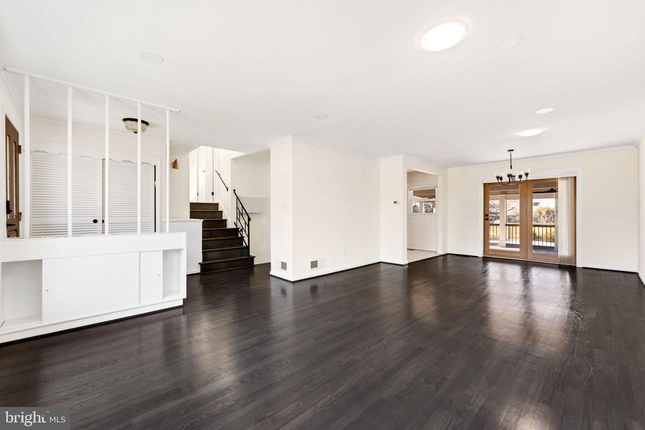 700 N Mansfield St - Photo 7 of 48